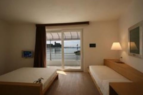 Minibar, in-room safe, desk, cribs/infant beds