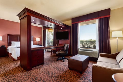 King studio suite | In-room safe, desk, blackout drapes, iron/ironing board