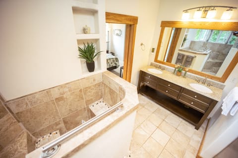 Standard Suite, 1 King Bed, Private Bathroom, Garden View | Bathroom | Free toiletries, hair dryer, towels