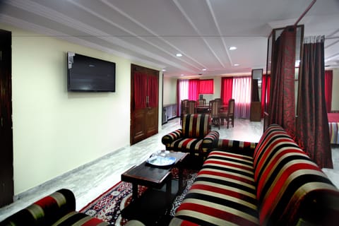 Royal Family Suite | Living area | 32-inch LED TV with cable channels, TV