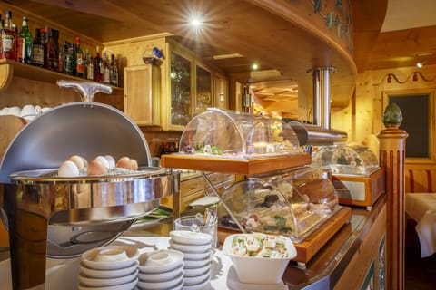 Daily buffet breakfast (EUR 16.50 per person)