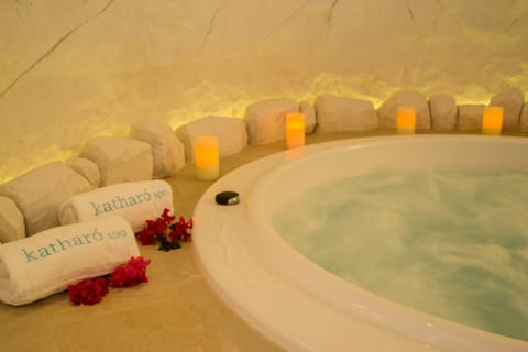 Couples treatment rooms, sauna, spa tub, steam room, Turkish bath