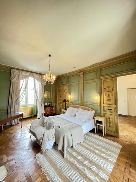 Premium bedding, individually decorated, individually furnished, desk