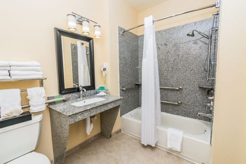 Deep soaking tub, free toiletries, hair dryer, towels