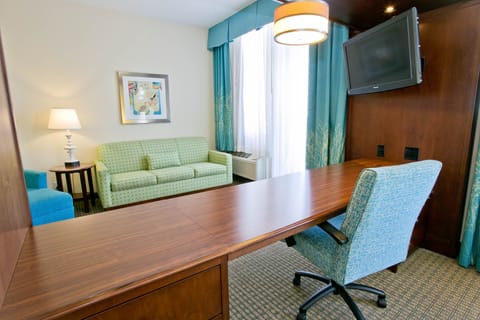 In-room safe, laptop workspace, blackout drapes, iron/ironing board