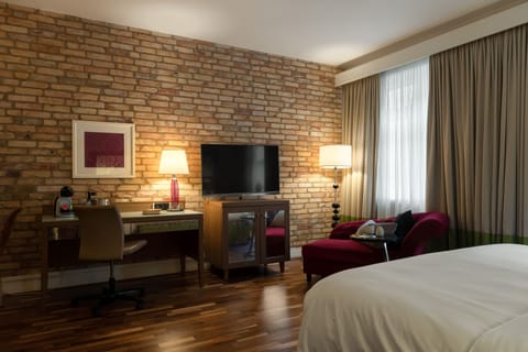 Deluxe Double Room | Minibar, in-room safe, desk, iron/ironing board