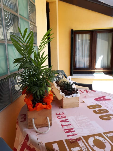 Studio, 1 Queen Bed | Balcony