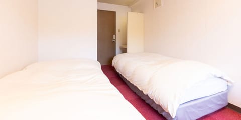 Twin Room with toilet (Shared Bathroom), Non Smoking | Free WiFi, bed sheets