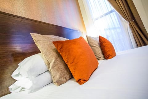 Individually decorated, individually furnished, desk, soundproofing