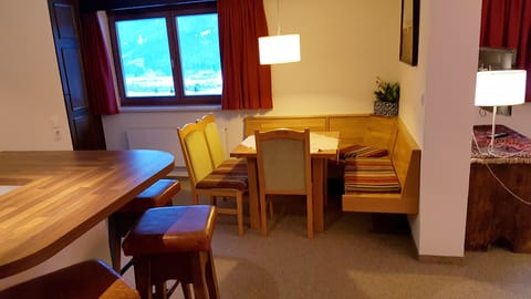 Apartment, 2 Bedrooms | In-room dining