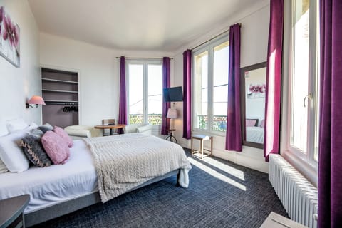 Superior Double Room, 1 Queen Bed, Sea View, Beachside | Individually decorated, individually furnished, desk, laptop workspace