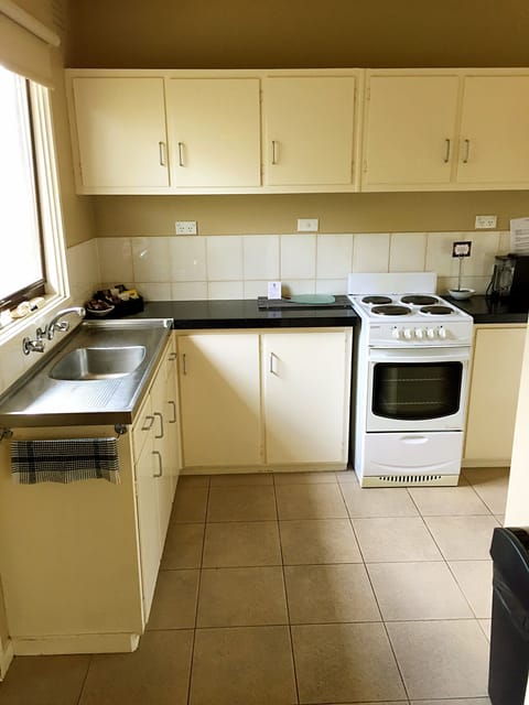 Apartment, 2 Bedrooms (Spa bath) | Private kitchen | Fridge, microwave, coffee/tea maker, electric kettle