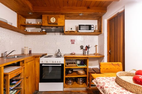 Bungalow | Private kitchen | Fridge, microwave, cookware/dishes/utensils