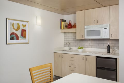 Studio Suite | Private kitchen | Fridge, microwave, stovetop, coffee/tea maker