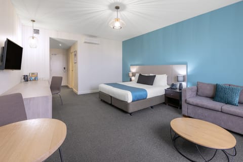 Deluxe Room, 1 King Bed | Desk, iron/ironing board, free cribs/infant beds, rollaway beds