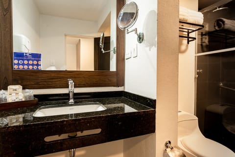 Standard Single Room | Bathroom | Free toiletries