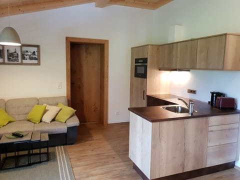 Comfort Apartment, 2 Queen Beds, Non Smoking | Living area | Flat-screen TV