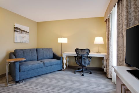 Junior Suite, 1 King Bed, Non Smoking | Premium bedding, desk, laptop workspace, blackout drapes