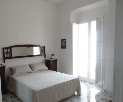 Double Room, Sea View | Desk, cribs/infant beds, rollaway beds, free WiFi