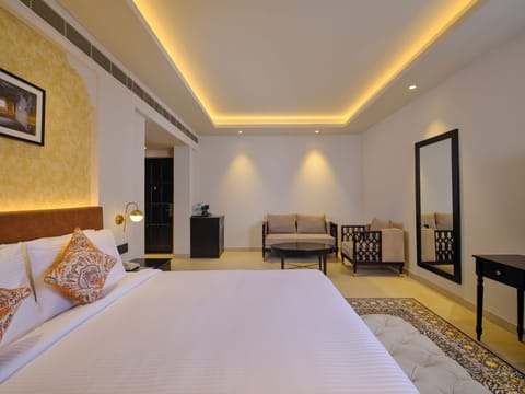 Premium King Room | Premium bedding, minibar, in-room safe, desk