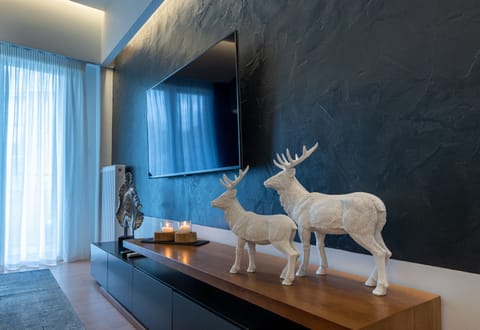 Executive Apartment Acropolis Museum View | Living area | Flat-screen TV, Netflix