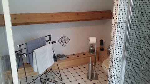 Room (Tilleul) | Bathroom | Rainfall showerhead, free toiletries, hair dryer, bathrobes