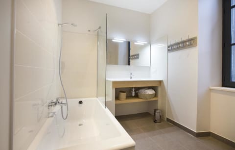 Family Suite (La Serène) | Bathroom | Free toiletries, hair dryer, towels