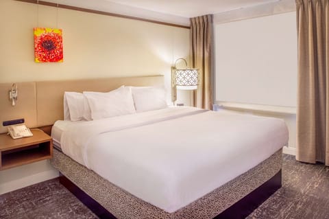 Junior Suite, One King Bed, Non-Smoking | Pillowtop beds, in-room safe, desk, blackout drapes