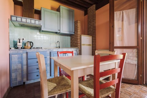 Comfort Apartment, 1 Bedroom | Private kitchen | Fridge, stovetop, cookware/dishes/utensils, freezer