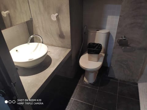 Apartment, 2 Bedrooms | Bathroom | Shower, free toiletries, hair dryer, towels