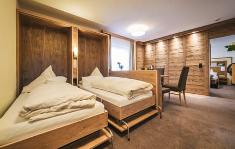 Souterrain Suite without view (backyard) | Premium bedding, minibar, individually decorated, individually furnished