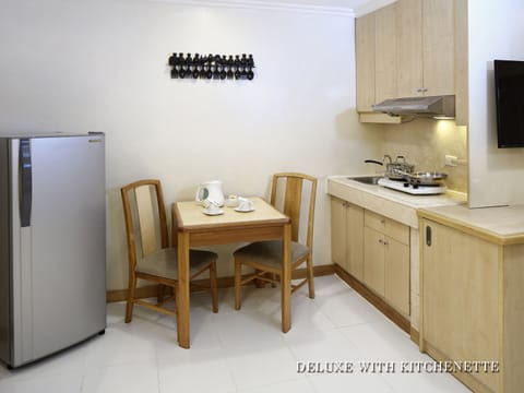 Deluxe Room with Kitchenette | Private kitchenette | Fridge, coffee/tea maker, electric kettle