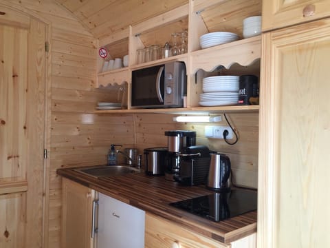 Room (Roulotte Chais Catherine) | Private kitchenette | Fridge, microwave, stovetop, coffee/tea maker