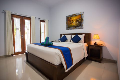 Deluxe Double Room, 1 Queen Bed, Courtyard View | Room amenity