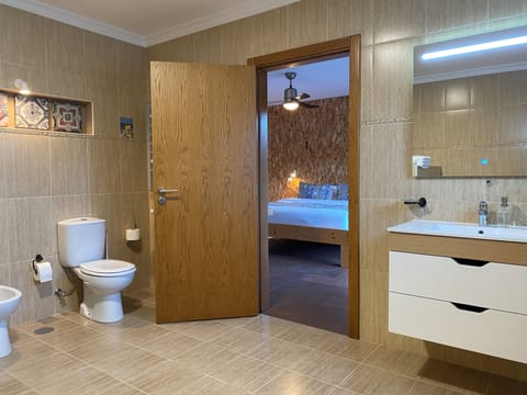 Superior Double Room | Bathroom | Eco-friendly toiletries, hair dryer, bathrobes, towels