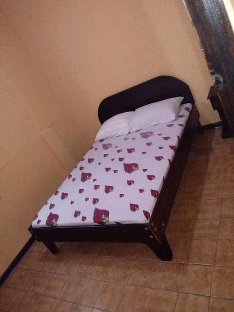 Basic Double Room, Non Smoking, Shared Bathroom | Free WiFi, bed sheets