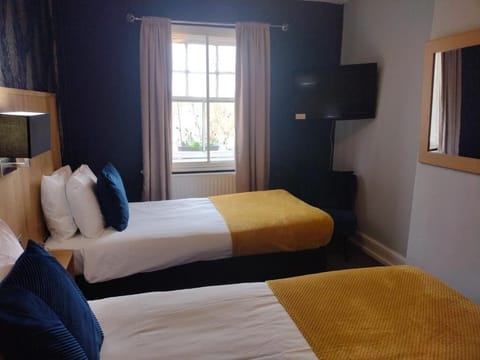 Twin Room, Ensuite | Free WiFi, bed sheets