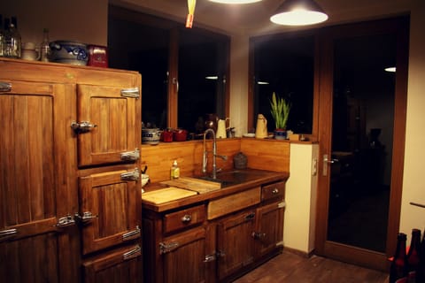 Cottage, Smoking | Private kitchen | Full-size fridge, microwave, oven, stovetop