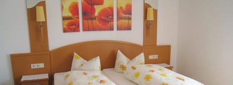 Standard Double Room | Free WiFi, bed sheets