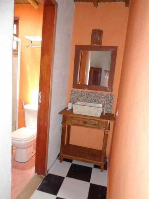 Suite (Carol) | Bathroom | Shower, free toiletries, hair dryer, towels