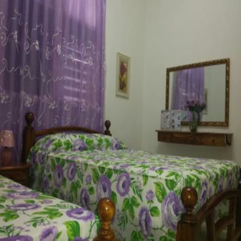 Double Room, 1 Queen Bed, Non Smoking | Minibar, in-room safe, blackout drapes, bed sheets