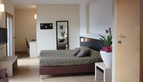 Double or Twin Room, Lake View | In-room safe, desk, cribs/infant beds, free WiFi