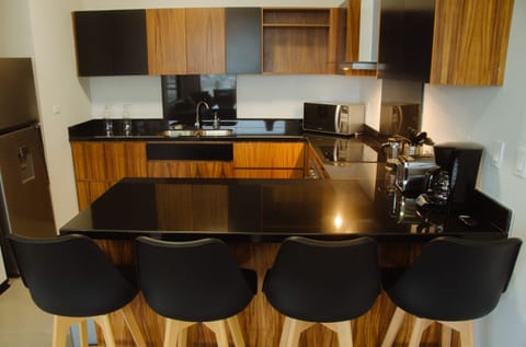 City Apartment, Multiple Beds, Non Smoking (Refugio 4) | Private kitchen | Full-size fridge, microwave, oven, stovetop