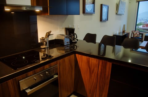 City Apartment, Multiple Beds, Non Smoking (Refugio 3) | Private kitchen | Full-size fridge, microwave, oven, stovetop