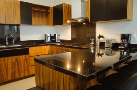 City Apartment, Multiple Beds, Non Smoking (Refugio 2) | Private kitchenette | Full-size fridge, microwave, oven, stovetop