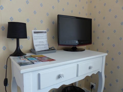 Premium bedding, individually decorated, individually furnished, desk