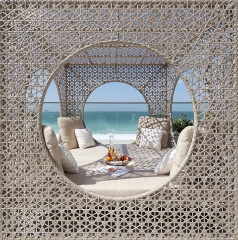 Body treatments, body scrubs, facials, 9 treatment rooms