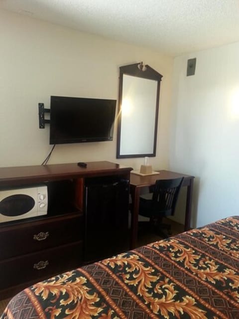 Standard Room, 1 King Bed | Individually furnished, desk, blackout drapes, iron/ironing board