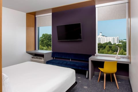 aloft, Room, 1 King Bed, Non Smoking | Premium bedding, in-room safe, desk, laptop workspace