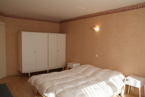 Apartment, 2 Bedrooms | 2 bedrooms, free WiFi, bed sheets